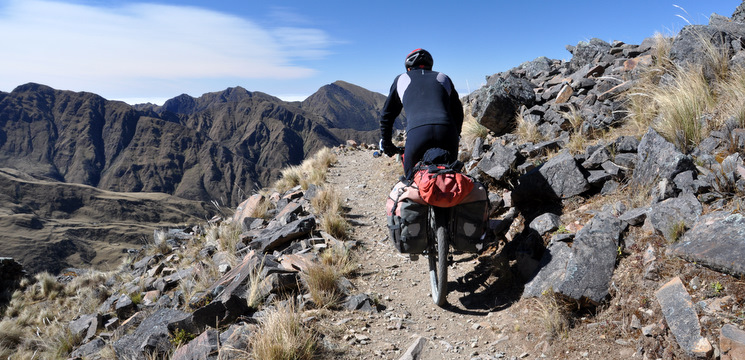 Cèsar on the single track down to Valle Colorado